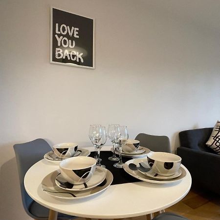 Stunning 2-Bed Apartment In Bristol With Parking Exterior foto